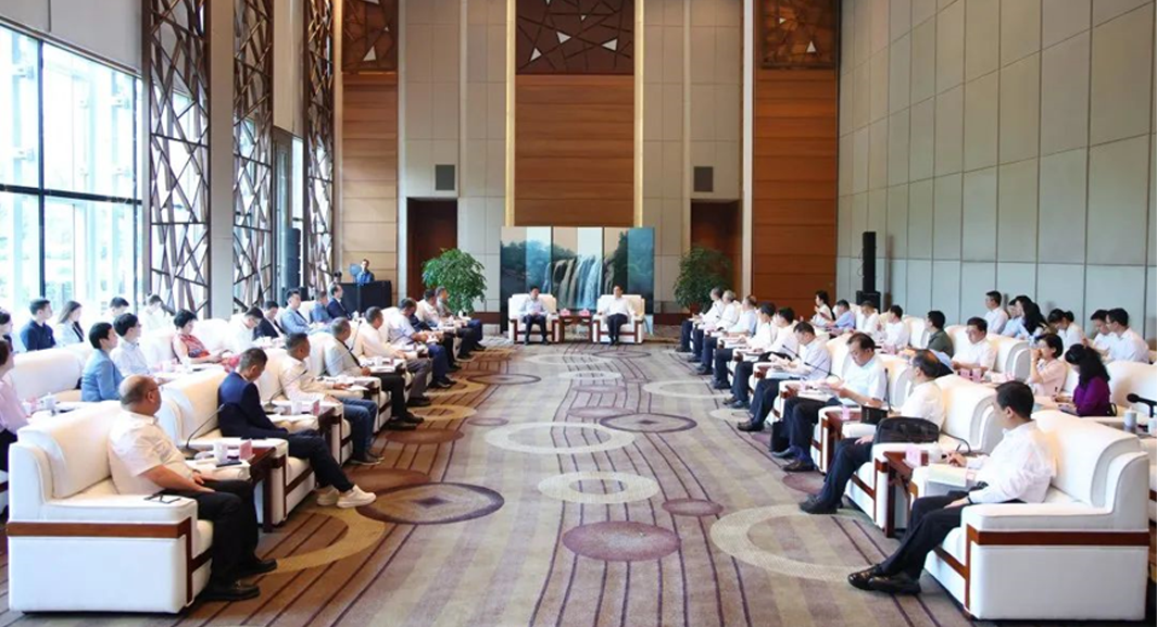 贵州省委书记徐麟会见新沪商企业家代表团一行，董事长李贤威受邀参与座谈