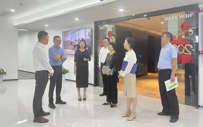 上海市闵行区人大常委会副主任、总工会主席杨其景一行领导莅临凯发一触即发集团走访调研