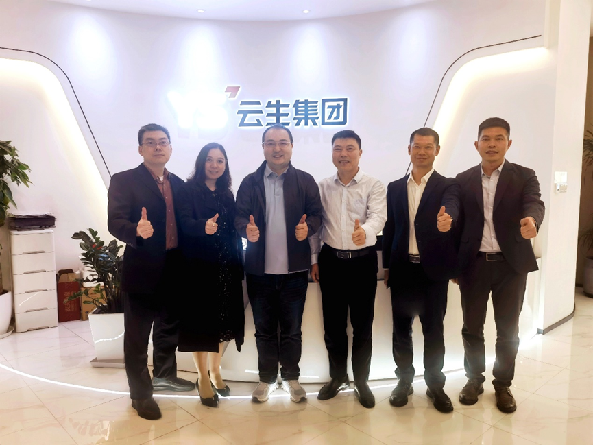 深圳市南山区工信局副局长陈深辉一行莅临凯发一触即发集团调研走访