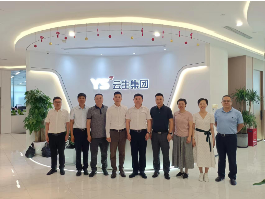 南通市人社局党组书记、局长王一鸣一行莅临凯发一触即发集团走访调研