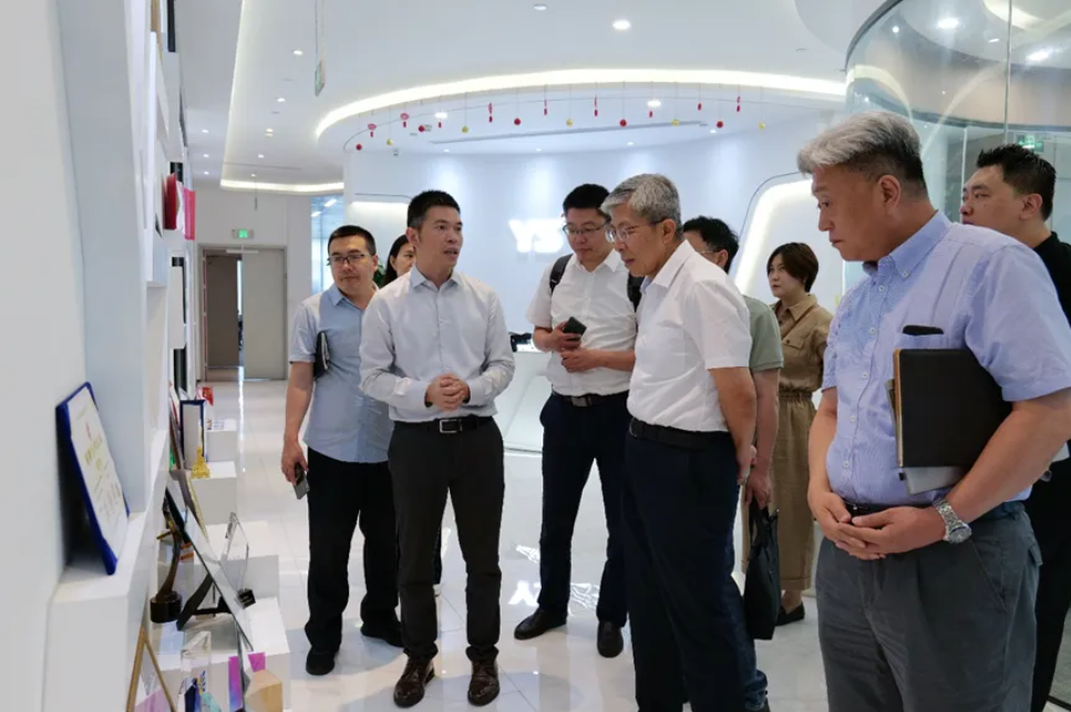 天津经开区党委常委、管委会副主任马建军一行莅临凯发一触即发集团走访调研
